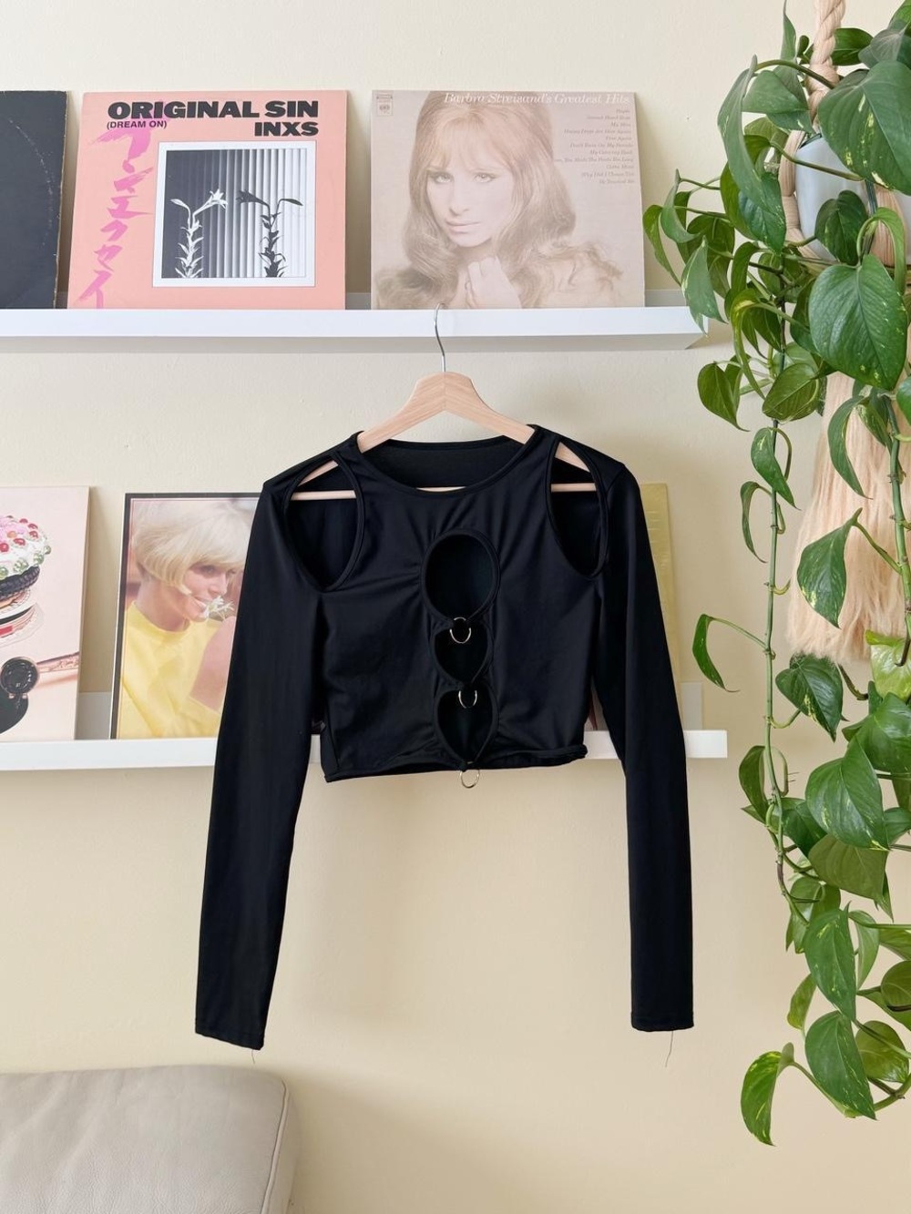 Black Ring-Detail Cutout Long Sleeve Crop Top